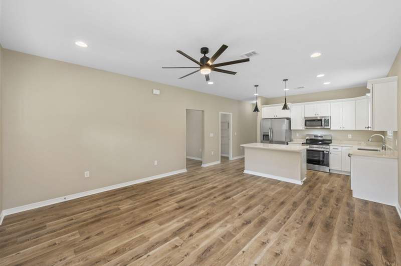 3 bedroom Detached Single Family at 607 Amos Street, Crestview, Crestview — photo 3