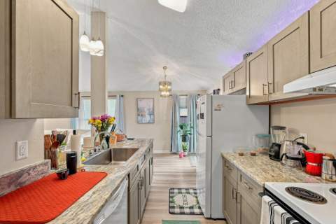 512 NW Parkview Road #A & B, Fort Walton Beach FL - photo 10 of 41