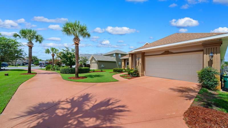 4 bedroom Detached Single Family at 245 Okeechobee Cove, Emerald Lakes, Destin — photo 4