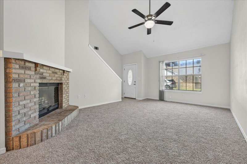2 bedroom Townhouse at 803 Valley Road, Valley T/H, Crestview — photo 1