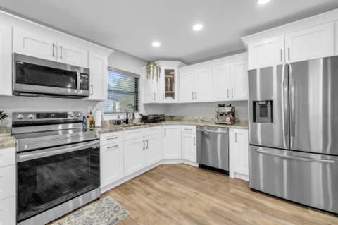 415 Avon Lane, Mary Esther FL - photo 9 of 38