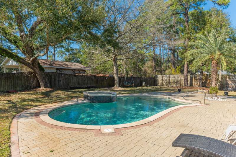 5 bedroom Detached Single Family at 19 Lanman Road, Bahia Oaks Ph I, Niceville — photo 2