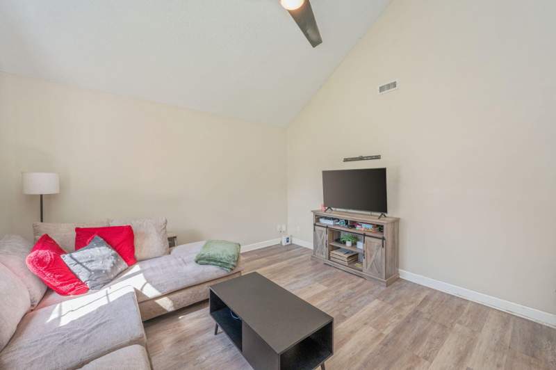 2 bedroom Detached Single Family at 627 Lloyd Street, Candlewood Village, Fort Walton Beach — photo 3