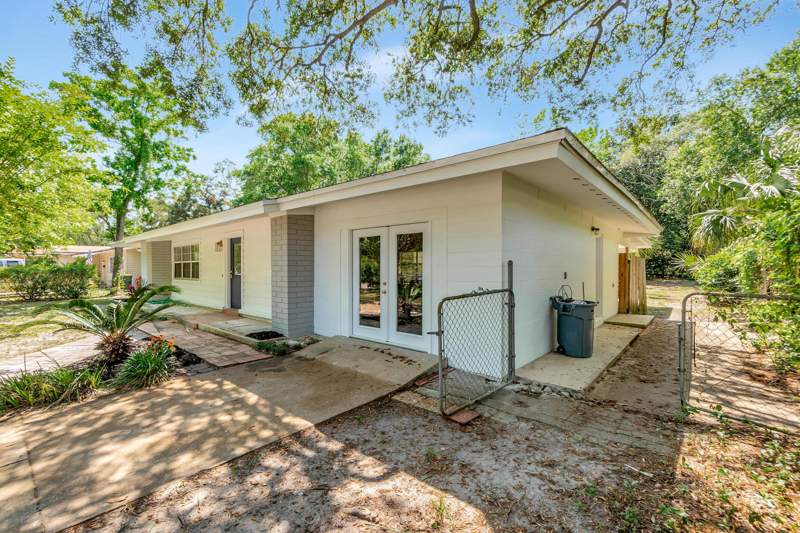 3 bedroom Detached Single Family at 8 SE Waynel Circle, Villa Russ Park, Fort Walton Beach — photo 2