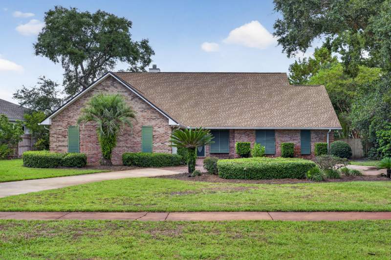 4 bedroom Detached Single Family at 136 Indian Bayou Drive, Indian Bayou, Destin — photo 2