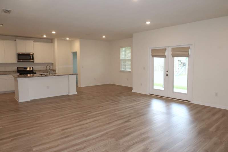 4 bedroom Detached Single Family at 106 E Sky Way, Hammock Bay, Freeport — photo 3