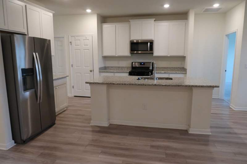4 bedroom Detached Single Family at 106 E Sky Way, Hammock Bay, Freeport — photo 5