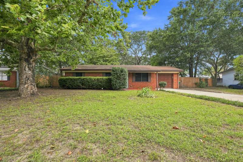 3 bedroom Detached Single Family at 53 Junior Drive, Port Dixie, Shalimar — photo 3