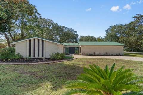 901 Valparaiso Boulevard, home for sale in Niceville 32578