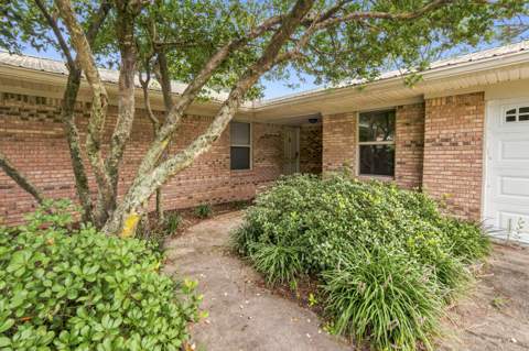 991 Pinewood Drive, DeFuniak Springs FL - photo 7 of 55