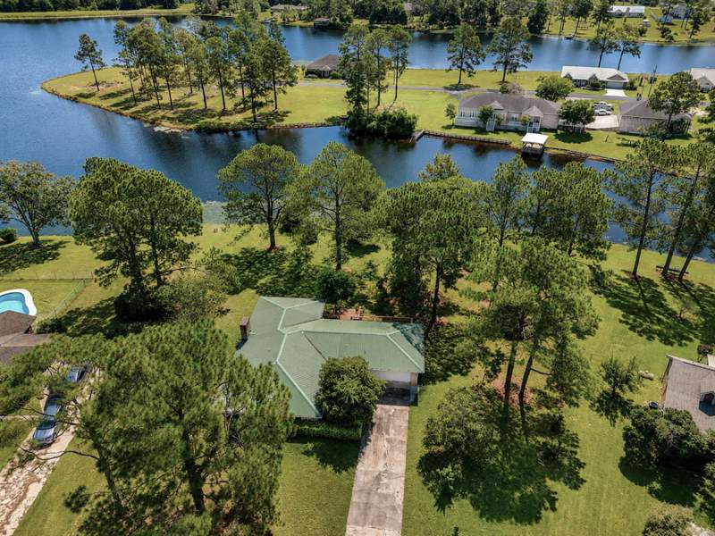 3 bedroom Detached Single Family at 991 Pinewood Drive, Ten Lake Estates Unit 2, DeFuniak Springs — photo 1