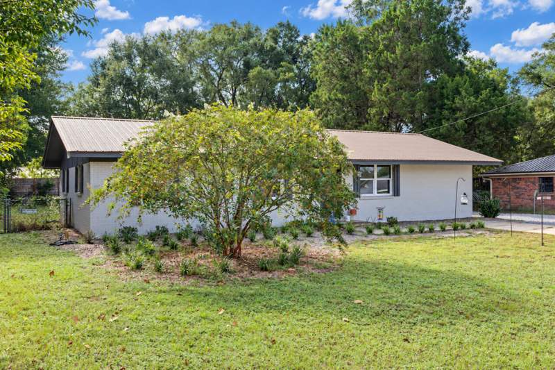 3 bedroom Detached Single Family at 948 Lakeview Drive, Lakeview Terrace S/D Unrecd, DeFuniak Springs — photo 4