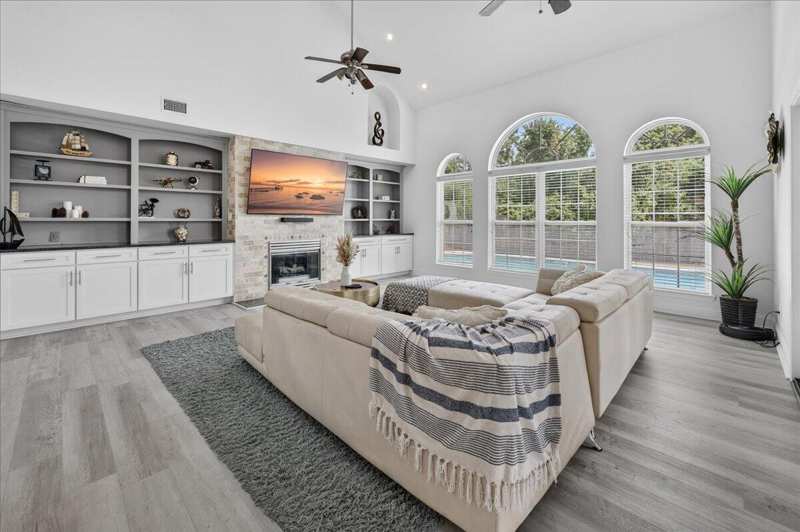 5 bedroom Detached Single Family at 433 Emerald Pointe Drive, Emerald Pointe Plat 3, Mary Esther — photo 1