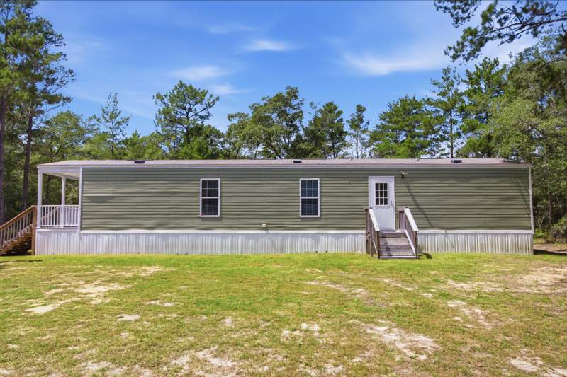 2 bedroom Mobile Home at 29 Canterbury Drive, Oakwood Hills Unit 2, DeFuniak Springs — photo 2