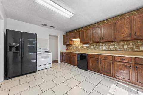222 NW Moriarty Street, Fort Walton Beach FL - photo 15 of 41
