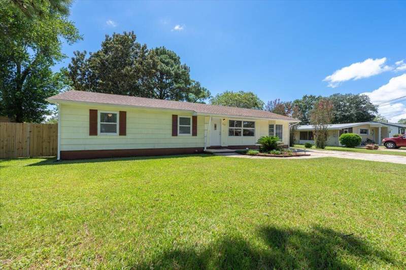4 bedroom Detached Single Family at 222 NW Moriarty Street, Vesta Heights 1st Addn, Fort Walton Beach — photo 4