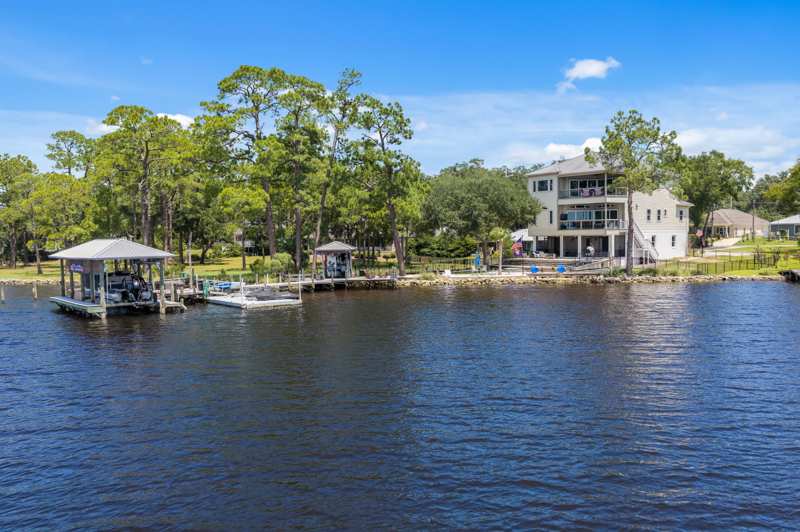 4 bedroom Detached Single Family at 1027 Christy Drive, Grey Moss Point, Niceville — photo 1