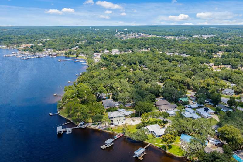 4 bedroom Detached Single Family at 1027 Christy Drive, Grey Moss Point, Niceville — photo 5