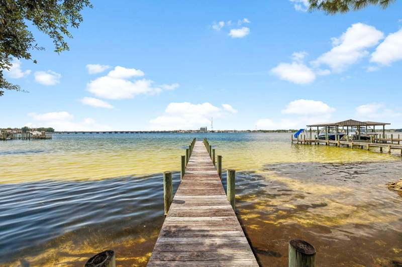 4 bedroom Detached Single Family at 2568 Palm Shores Drive, Palm Shores First Addn, Shalimar — photo 4