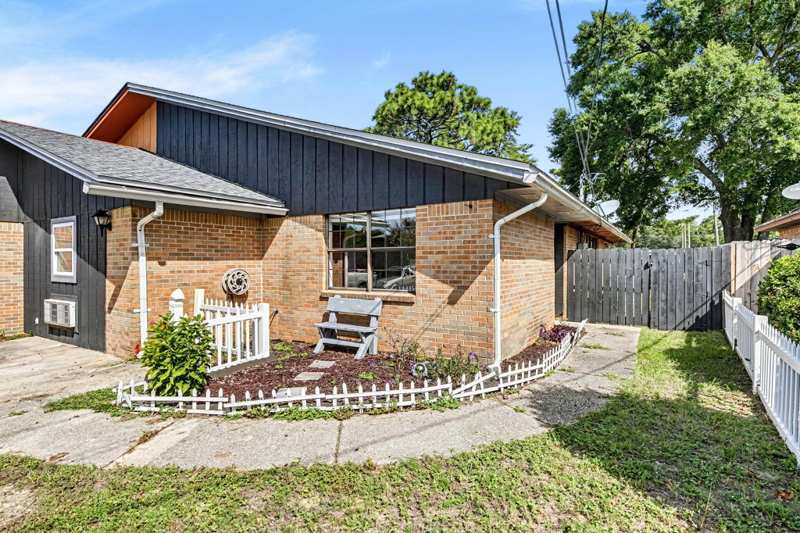 3 bedroom Townhouse at 15 12th Avenue, Port Dixie Patio Homes, Shalimar — photo 1