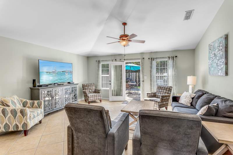 4 bedroom Detached Single Family at 405 Sandy Cay Drive, Paradise Retreat, Miramar Beach — photo 3