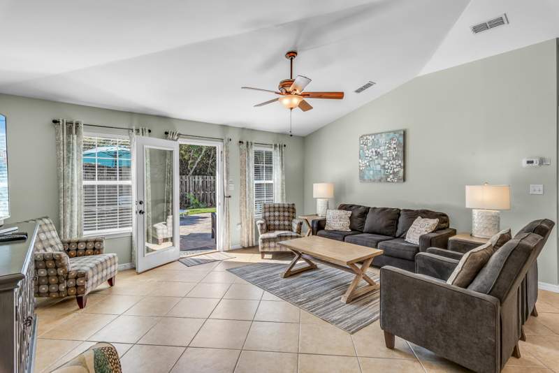 4 bedroom Detached Single Family at 405 Sandy Cay Drive, Paradise Retreat, Miramar Beach — photo 4