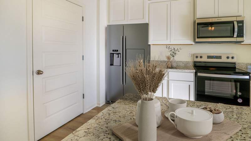 3 bedroom Detached Single Family at 96 Dockside Road, Magnolia at the Bluffs Ph 3, Freeport — photo 4