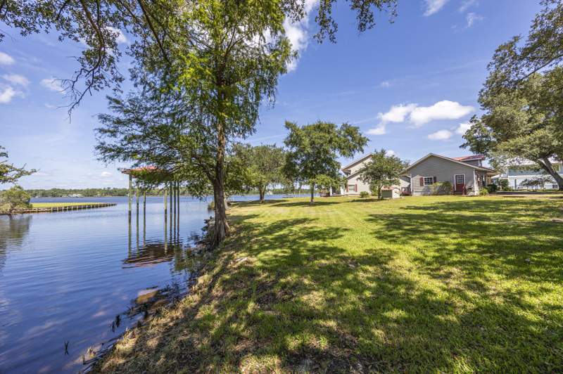 4 bedroom Detached Single Family at 115 Old Oak Road, Metes & Bounds, Freeport — photo 3