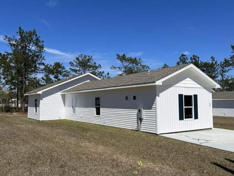 3 bedroom Detached Single Family at 299 E Laurel Lane, Oakwood Hills Unit 1, DeFuniak Springs — photo 4