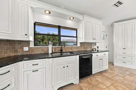 757 Seahorse Avenue, Fort Walton Beach FL - photo 12 of 63