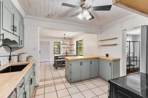 36 SE Okahatchee Circle, Fort Walton Beach FL - photo 7 of 52