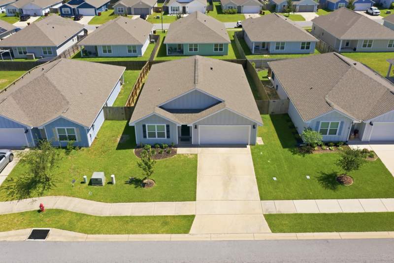 4 bedroom Detached Single Family at 211 Laurel Hill Street, Shoal River Landing, Crestview — photo 2