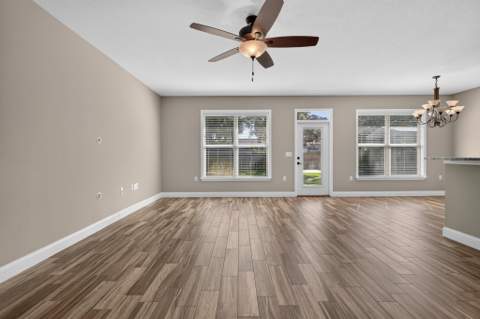 803 Fairview Drive, Fort Walton Beach FL - photo 9 of 48