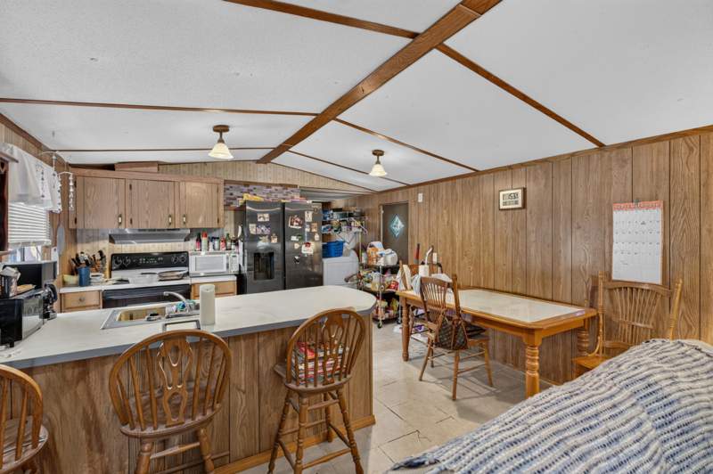 2 bedroom Mobile Home at 5375 Stallion Drive, Mare Creek, Crestview — photo 4