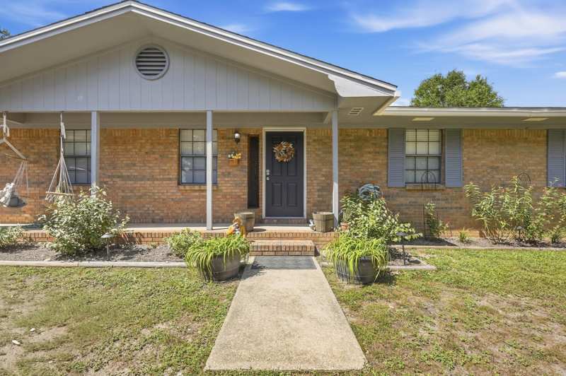 3 bedroom Detached Single Family at 3945 Painter Branch Road, Metes & Bounds, Crestview — photo 1