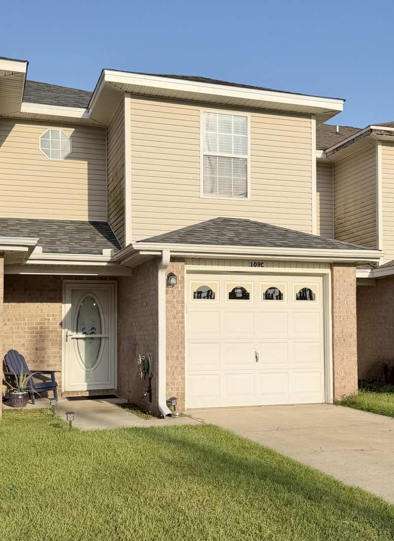 2 bedroom Townhouse at 109 Glory Place #Unit C, Houston Manor, Fort Walton Beach — photo 1