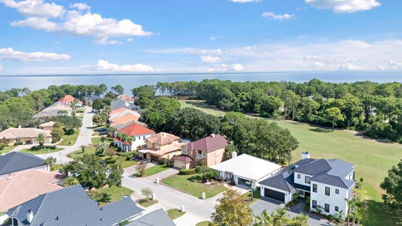 3 bedroom Detached Single Family at 674 Emerald Bay Drive, Emerald Bay Ph 1-B, Destin — photo 3