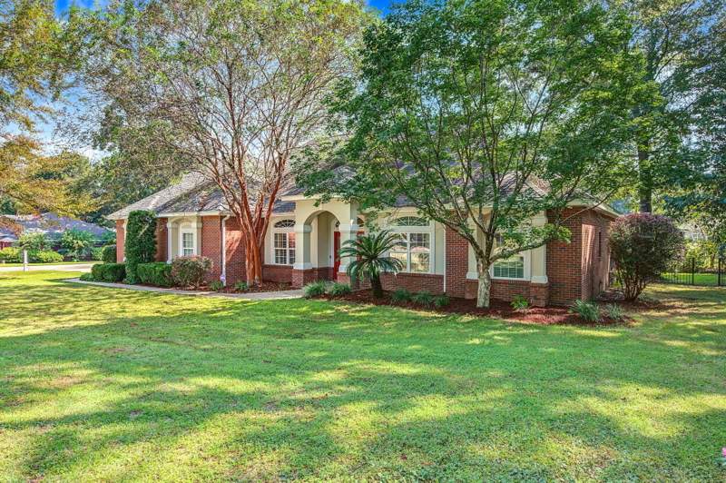 4 bedroom Detached Single Family at 5833 Hunting Meadows Drive, Silver Oaks Ph 1, Crestview — photo 3