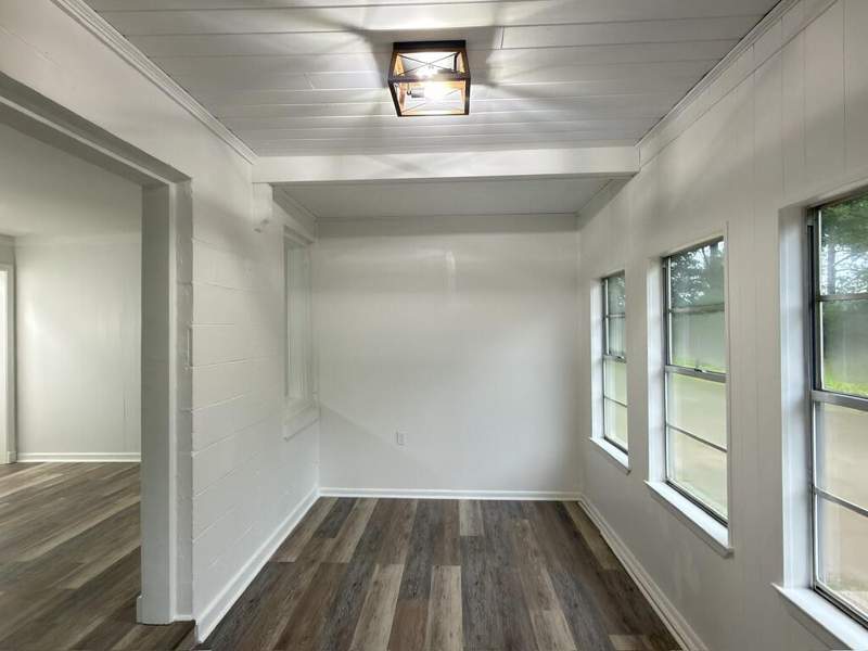 2 bedroom Detached Single Family at 215 E 3rd Avenue, Crestview, Crestview — photo 2