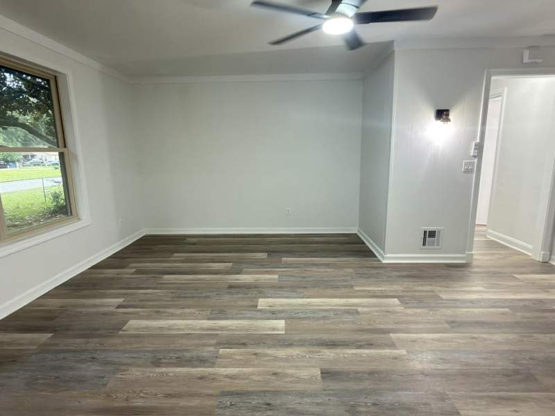 2 bedroom Detached Single Family at 215 E 3rd Avenue, Crestview, Crestview — photo 3