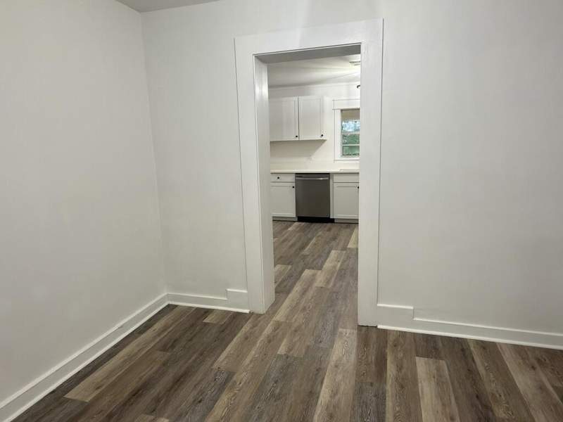 2 bedroom Detached Single Family at 215 E 3rd Avenue, Crestview, Crestview — photo 5