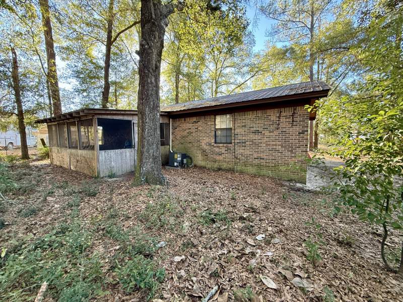 3 bedroom Detached Single Family at 285 Loftin Street, No Recorded Subdivision, DeFuniak Springs — photo 2