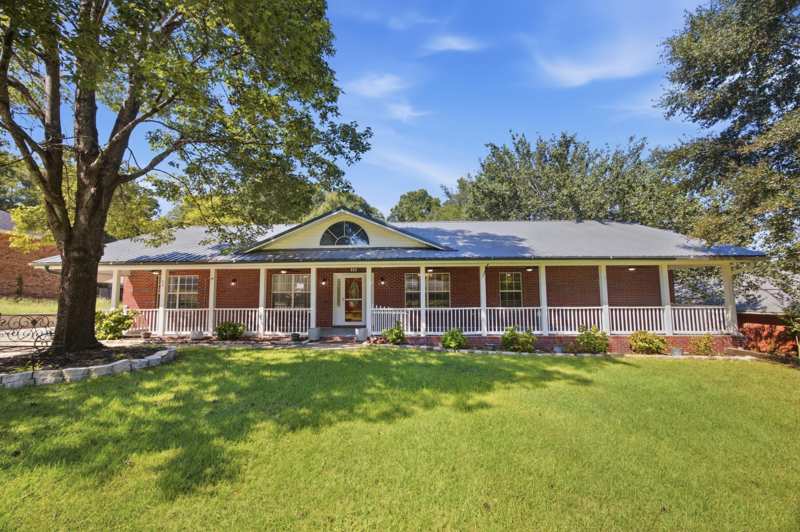 3 bedroom Detached Single Family at 111 Arapaho Trail, Indian Trails Ph 1, Crestview — photo 1