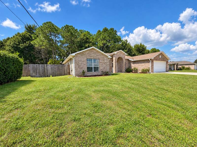 4 bedroom Detached Single Family at 247 Trish Drive, Countryview Estates 10th Addn, Crestview — photo 2
