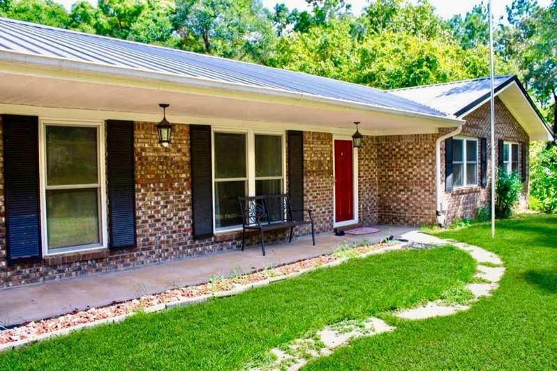 3 bedroom Detached Single Family at 5919 Pineforest Drive, M & B, Crestview — photo 4