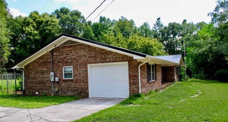 3 bedroom Detached Single Family at 5919 Pineforest Drive, M & B, Crestview — photo 2