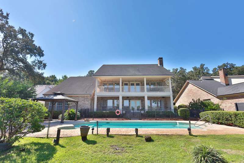 4 bedroom Detached Single Family at 217 NE Yacht Club Drive, Hughes Estates 1st Addn, Fort Walton Beach — photo 1