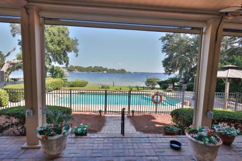 217 NE Yacht Club Drive, Fort Walton Beach FL - photo 6 of 58