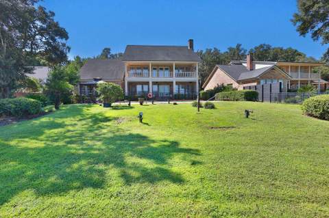 217 NE Yacht Club Drive, Fort Walton Beach FL - photo 7 of 58