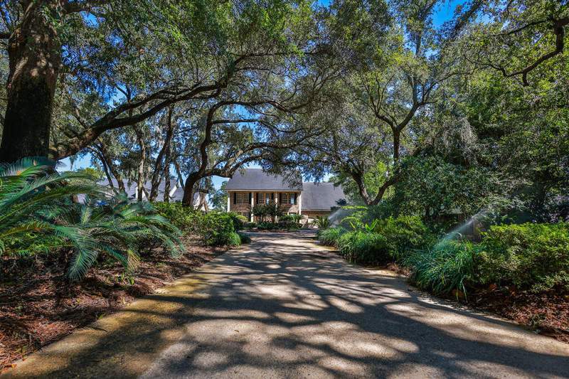 4 bedroom Detached Single Family at 217 NE Yacht Club Drive, Hughes Estates 1st Addn, Fort Walton Beach — photo 3